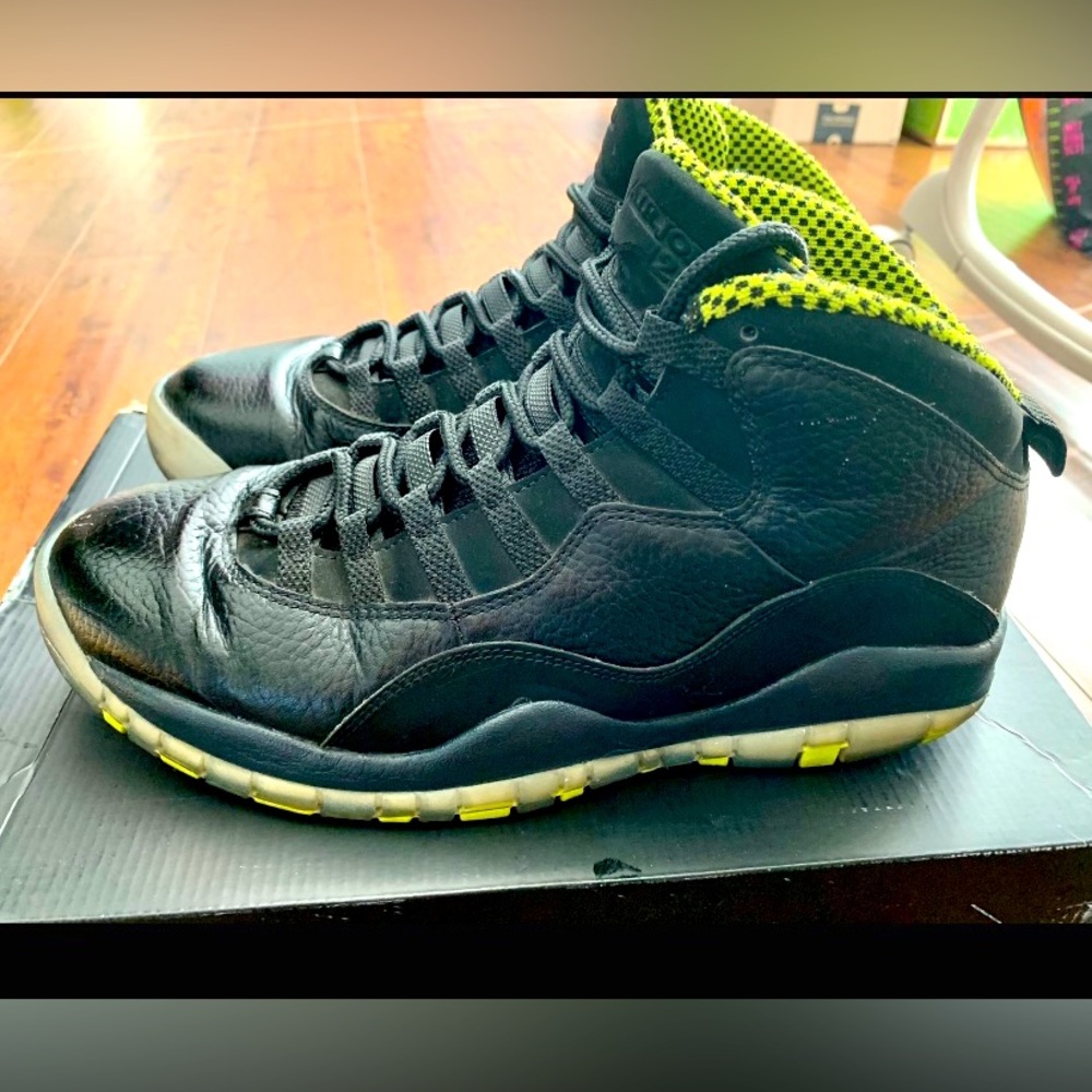 Jordan 10 Venom